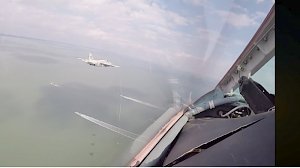 Украинские самолёты с полным боекомплектом пролетели над Азовским морем