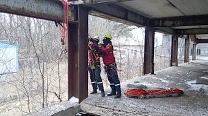 Алуштинские спасатели совершенствуют навыки работы с альпинистским снаряжением
