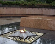 На мемориале «Вечный огонь» в столице Крыма проводятся профилактические работы