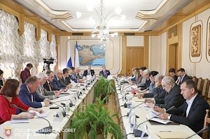 Парламентарии обсудили итоги социально-экономического развития Крыма за первый квартал текущего года