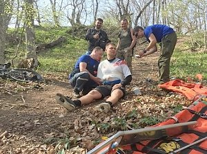 Спасатели помогли двум травмировавшимся и 10 потерявшимся в крымских горах