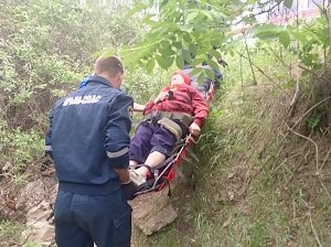 Спасатели помогли в горах 70-летней туристке
