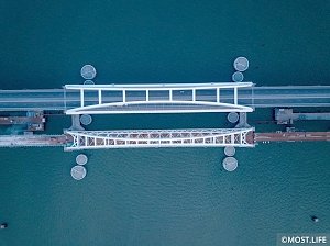 Железнодорожную часть Крымского моста достроят с опережением графика, — Путин