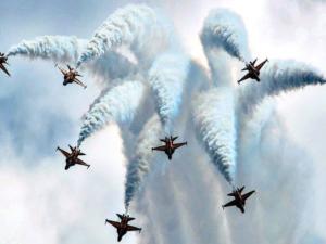 Авиационные группы высшего пилотажа выполнят воздушные программы в небе над Крымом и Севастополем