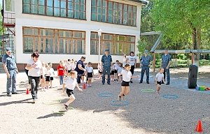 Росгвардейцы устроили спортивный праздник для воспитанников детского сада в Симферополе