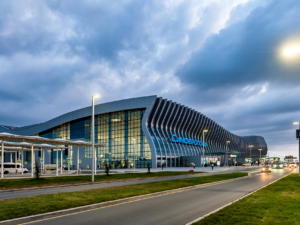 Новая дорога от аэропорта Симферополя в Евпаторию позволит решить задачу с автомобильными пробками, — минтранс РК