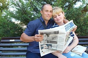 В симферопольском сквере Тренева появились скамейки «Здесь читают «Крымскую газету»