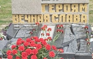 Севастопольские чиновники позволили добавить на памятник в Орловке непонятно кого