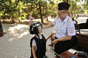В Евпатории полицейские участвовали в общегородском фестивале семей и спорта