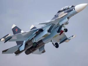 Российские истребители Су-27 и Су-30 уничтожили в Крыму наземные цели условного противника