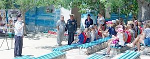 Севастопольские полицейские напоминают детям о правилах безопасного поведения во время летних каникул