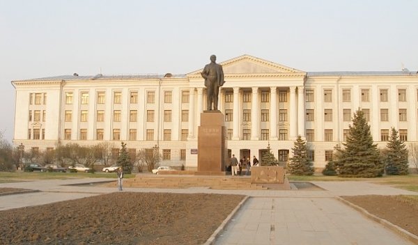 Псковские коммунисты протестуют против сноса памятника Ленину