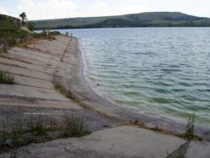 Владелец деревянных срубов на берегу Симферопольского водохранилища заплатит 200 тыс. рублей