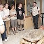 Найденную средневековую плиту из Феодосии передали в Самарский музей и не торопятся возвращать в Крым