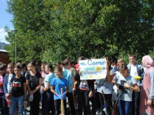 Школьники Симферополя очистили набережную Салгира
