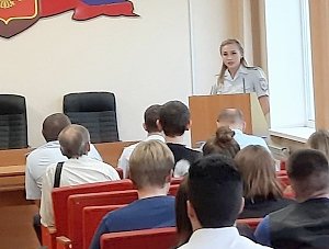 В полиции Симферопольского района прошёл «День открытых дверей» для школьников