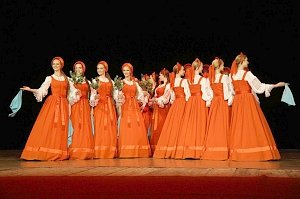 На сцене — национальное достояние: в Крыму выступила легендарная «Берёзка»