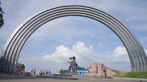 В Киеве отказались сносить памятник воссоединению Украины с Россией