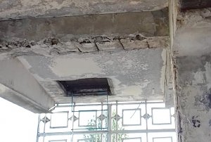 Жильцы многоквартирного дома в Алуште жалуются на разрушение здания
