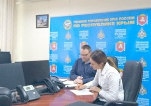 Крымские психологи МЧС России участвовали в тренировке по работе «Горячей линии»