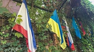 В Крым прибыли представители украинских диаспор 8 стран и Донбасса