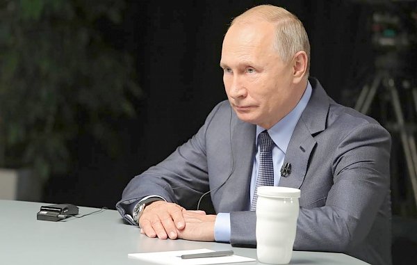 Гонка вооружений ничего хорошего для мира не сулит, заявил Путин. Год назад Путин говорил, что она идёт уже 16 лет