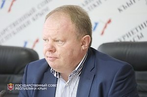 В крымском парламенте прошел круглый стол на тему «Перспективы развития отрасли туризма в Республике Крым»