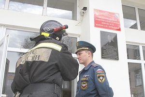 Короткое замыкание с задымлением ликвидировали в школе Севастополя, учащихся эвакуировали
