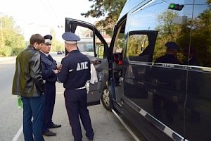 За месяц полицейские выявили в Крыму 289 нарушений в сфере пассажирских перевозок