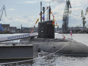 Подводная лодка «Новороссийск» Черноморского флота проходит Черноморские проливы