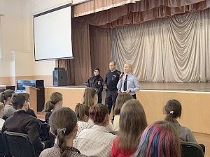 Севастопольские полицейские вместе с городским Департаментом образования проводят профилактические занятия для школьников