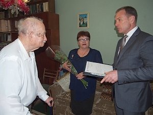 Виталий Шатунов поздравил с днем рождения одного из старейших членов «Единой России»