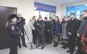 В Севастополе кадеты ОВД в рамках акции «Студенческий десант» прибыли в Госавтоинспекцию