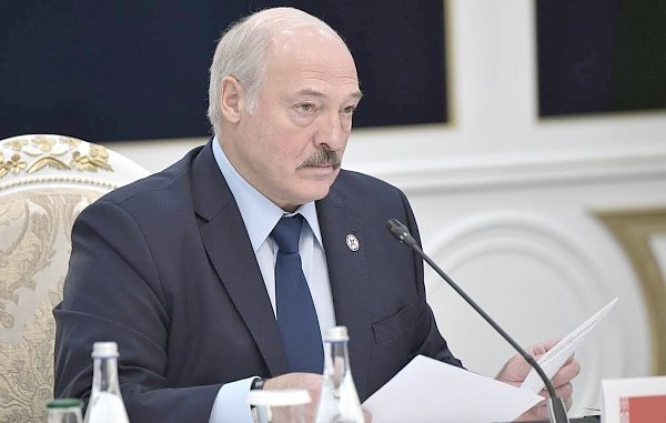Лукашенко обвинил РФ в использовании налогового маневра для давления на Белоруссию
