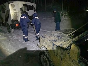 Крымские спасатели вызволили из снежного плена трех пассажиров «ВАЗ»