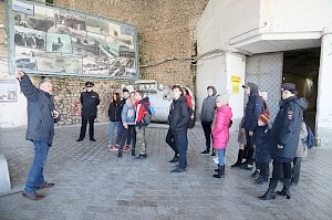 Севастопольские полицейские организовали для подшефных подростков экскурсию в Военно- исторический музей фортификационных сооружений в Балаклаве