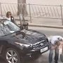 В Симферополе автомобилисты устроили драку напротив Совмина