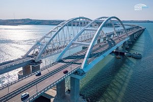 33 автомобиля развернули на Крымском мосту в понедельник