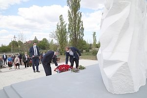 Торжественное открытие памятника в селе Просторное Джанкойского района