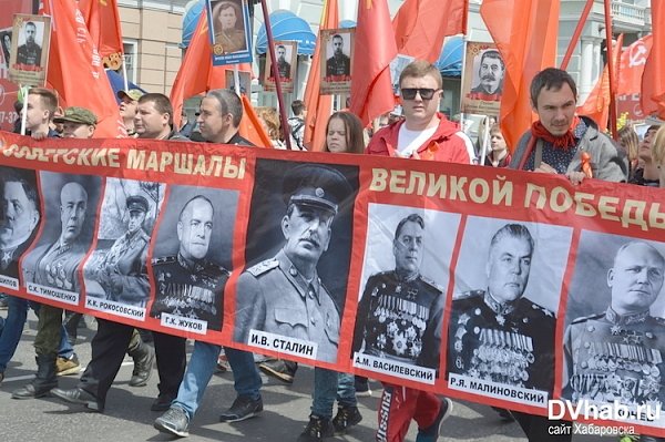 В КПРФ заявили, что во главе колонны «Бессмертного полка» должны быть портреты Сталина и маршалов СССР