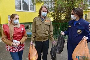 За сутки более 300 крымчан обратились за помощью волонтёров