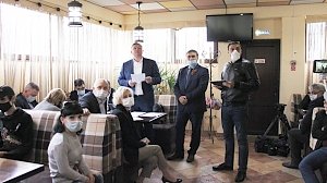 Евгений Кабанов встретился с дольщиками проблемных строительных объектов Феодосии и Коктебеля