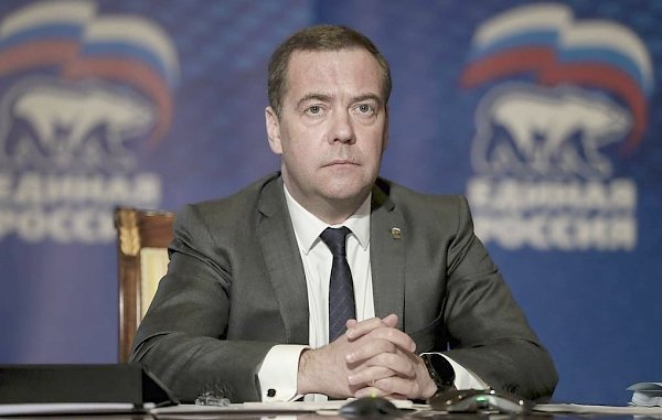 В «Единой России» бурно опровергают информацию о том, что Медведев возглавит Госдуму