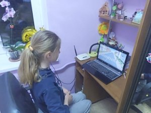 Сотрудники Госавтоинспекции изучают с ребятами из Белогорского района ПДД с помощью современных технологий