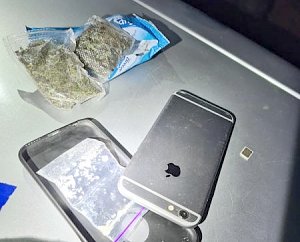 В Симферополе задержали парня, хранившего кокаин под чехлом «айфона»