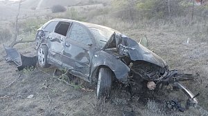 В районе Орджоникидзе «Audi» врезался в дерево — два человека в больнице