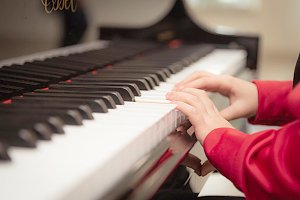 Музыкальные школы Крыма получили новые инструменты