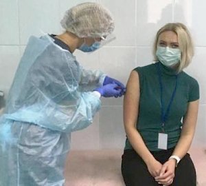 В Крыму от коронавируса начали прививать врачей