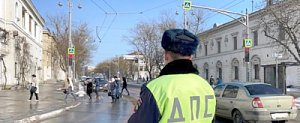 Автоинспекторы Севастополя проконтролировали следование правилам дорожного движения на пешеходных переходах