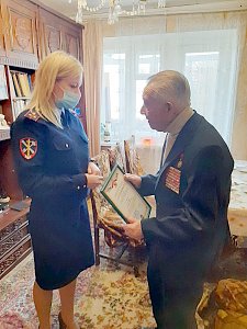 Ветеранов Управления МВД России по г. Симферополю поздравили с праздником